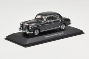 Mercedes 220S W180 Gaiši Pelēks Minichamps 1:43 B66040534 Metāls — attēls 2 no 4