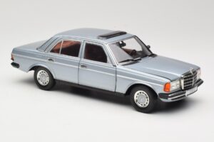 Mercedes 230E W123 Sudrabs & Gaiši Zils Revell 1:18 08407 Metāls — attēls 6 no 8