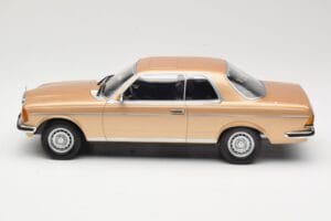 Mercedes 280 CE C123 Zelts Norev 1:18 183587 Metāls — attēls 3 no 6
