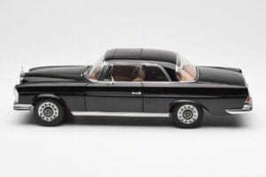 Mercedes 280 SE W111 Coupe Melns AUTOart 1:18 76286 Metāls — attēls 4 no 8