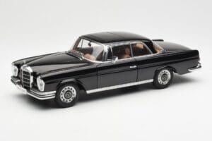 Mercedes 280 SE W111 Coupe Melns AUTOart 1:18 76286 Metāls