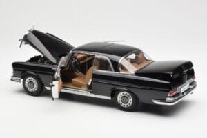 Mercedes 280 SE W111 Coupe Melns AUTOart 1:18 76286 Metāls — attēls 5 no 8