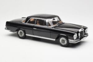 Mercedes 280 SE W111 Coupe Melns AUTOart 1:18 76286 Metāls — attēls 6 no 8