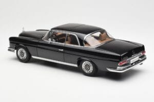 Mercedes 280 SE W111 Coupe Melns AUTOart 1:18 76286 Metāls — attēls 7 no 8
