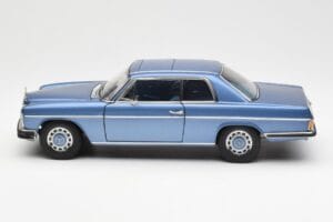 Mercedes 280C/8 W114 Coupe Zils Metallic AUTOart 1:18 76187 Metāls — attēls 4 no 8