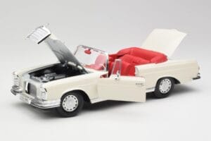Mercedes 280SE W108 Ivory Balts Maisto 1:18 50223 Metāls — attēls 2 no 8