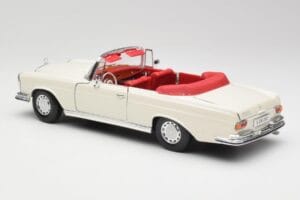 Mercedes 280SE W108 Ivory Balts Maisto 1:18 50223 Metāls — attēls 7 no 8