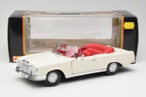 Mercedes 280SE W108 Ivory Balts Maisto 1:18 50223 Metāls — attēls 8 no 8