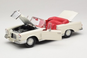 Mercedes 280 SE W108 Balts Maisto 1:18 52111 Metāls — attēls 2 no 8