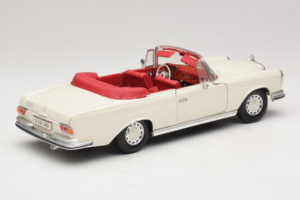 Mercedes 280 SE W108 Balts Maisto 1:18 52111 Metāls — attēls 3 no 8