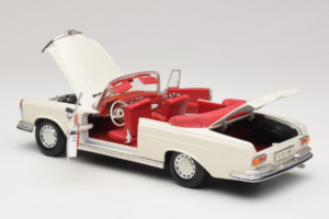 Mercedes 280 SE W108 Balts Maisto 1:18 52111 Metāls — attēls 5 no 8