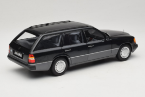 Mercedes 300 D W124 Universāls Melns Norev 1:18 183960 Metāls — attēls 3 no 8