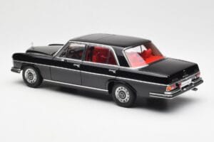 Mercedes 300 SEL 6.3 W109 Melns AUTOart 1:18 76140 Metāls — attēls 7 no 8