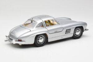 Mercedes 300 SL Sudrabs Bburago 1:18 3013 Metāls — attēls 3 no 8