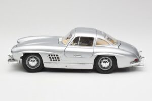 Mercedes 300 SL Sudrabs Bburago 1:18 3013 Metāls — attēls 4 no 8