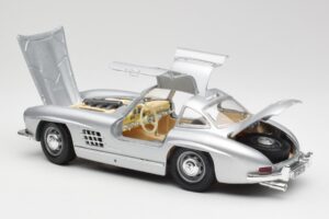 Mercedes 300 SL Sudrabs Bburago 1:18 3013 Metāls — attēls 5 no 8