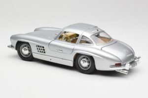 Mercedes 300 SL Sudrabs Bburago 1:18 3013 Metāls — attēls 7 no 8
