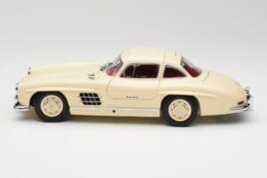 Mercedes 300 SL W198 Krēmkrāsa Ar Sarkanu Salonu Minichamps 1:18 180039002 Metāls — attēls 4 no 8