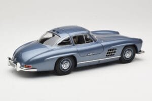 Mercedes 300 SL W198 Gullwing Light Blue Metallic Minichamps 1:18 110037220 Metāls — attēls 3 no 8