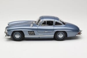Mercedes 300 SL W198 Gullwing Light Blue Metallic Minichamps 1:18 110037220 Metāls — attēls 4 no 8