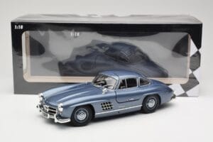 Mercedes 300 SL W198 Gullwing Light Blue Metallic Minichamps 1:18 110037220 Metāls — attēls 8 no 8