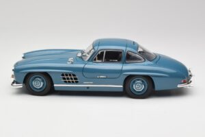 Mercedes 300 SL W198 Gaiši Zils Minichamps 1:18 180039007 Metāls — attēls 4 no 8