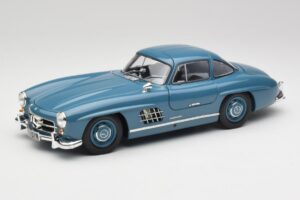 Mercedes 300 SL W198 Gaiši Zils Minichamps 1:18 180039007 Metāls