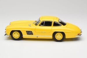 Mercedes 300 SL W198 Gaiši Dzeltens Minichamps 1:18 180039009 Metāls — attēls 4 no 8