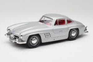 Mercedes 300 SL W198 Gullwing Silver Pelēks Bburago 1:18 3513 Metāls