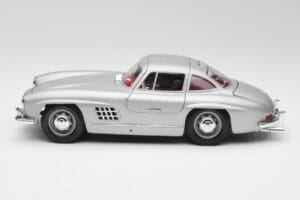 Mercedes 300 SL W198 Gullwing Silver Pelēks Bburago 1:18 3513 Metāls — attēls 5 no 8