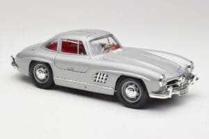 Mercedes 300 SL W198 Gullwing Silver Pelēks Bburago 1:18 3513 Metāls — attēls 6 no 8