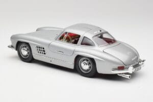 Mercedes 300 SL W198 Gullwing Silver Pelēks Bburago 1:18 3513 Metāls — attēls 7 no 8