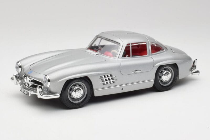 Mercedes 300 SL W198 Gullwing Silver Pelēks Bburago 1:18 3513 Metāls