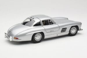 Mercedes 300 SL W198 Gullwing Sudrabs Minichamps 1:18 110037210 Metāls — attēls 3 no 8