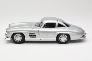 Mercedes 300 SL W198 Gullwing Sudrabs Minichamps 1:18 110037210 Metāls — attēls 4 no 8