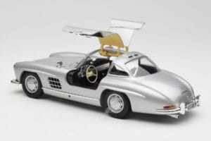 Mercedes 300 SL W198 Gullwing Sudrabs Minichamps 1:18 110037210 Metāls — attēls 5 no 8