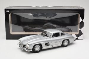 Mercedes 300 SL W198 Gullwing Sudrabs Minichamps 1:18 110037210 Metāls — attēls 8 no 8