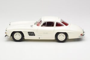 Mercedes 300 SL W198 Balts Minichamps 1:18 180039006 Metāls — attēls 4 no 8
