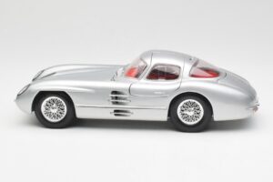 Mercedes 300 SLR Uhlenhaut Coupe Sudrabs Maisto 1:18 536898 Metāls — attēls 4 no 8