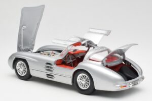 Mercedes 300 SLR Uhlenhaut Coupe Sudrabs Maisto 1:18 536898 Metāls — attēls 5 no 8