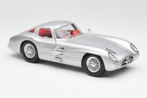 Mercedes 300 SLR Uhlenhaut Coupe Sudrabs Maisto 1:18 536898 Metāls — attēls 6 no 8