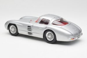 Mercedes 300 SLR Uhlenhaut Coupe Sudrabs Maisto 1:18 536898 Metāls — attēls 7 no 8