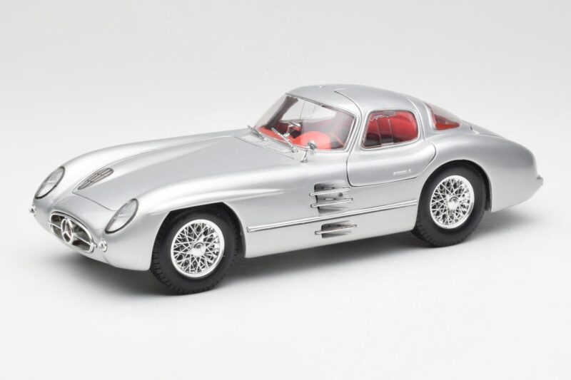 Mercedes 300 SLR Uhlenhaut Coupe Sudrabs Maisto 1:18 536898 Metāls