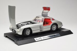 Mercedes 300 SLR Sudrabs Revell 1:12 08851 Metāls — attēls 2 no 8