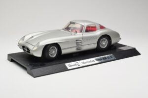 Mercedes 300 SLR Sudrabs Revell 1:12 08851 Metāls