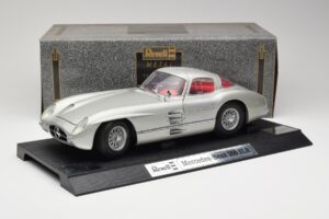 Mercedes 300 SLR Sudrabs Revell 1:12 08851 Metāls — attēls 8 no 8