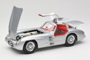 Mercedes 300 SLR Uhlenhaut Coupe Sudrabs Maisto 1:18 36898 Metāls — attēls 2 no 8