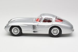 Mercedes 300 SLR Uhlenhaut Coupe Sudrabs Maisto 1:18 36898 Metāls — attēls 4 no 8