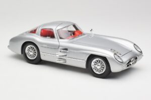 Mercedes 300 SLR Uhlenhaut Coupe Sudrabs Maisto 1:18 36898 Metāls — attēls 6 no 8