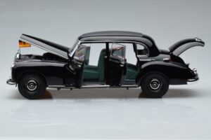 Mercedes 300 W186 Konrad Adenauer Norev 1:18 183707 Metāls — attēls 4 no 9